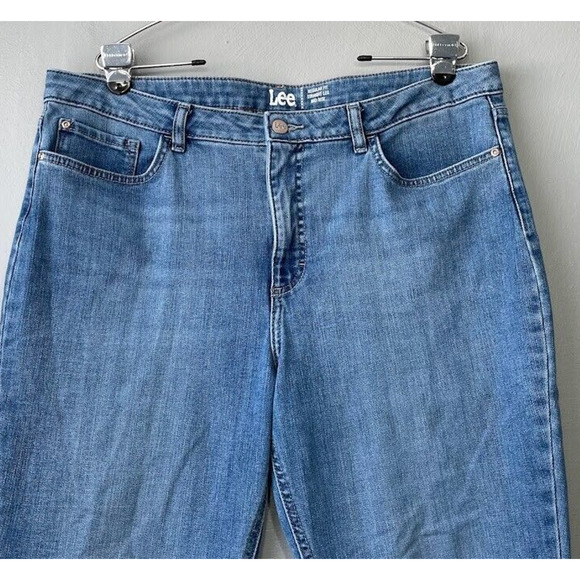 LEE Regular Fit Womens Size 18 Midrise Straight Leg Stretch Denim Blue Jeans - Picture 2 of 7